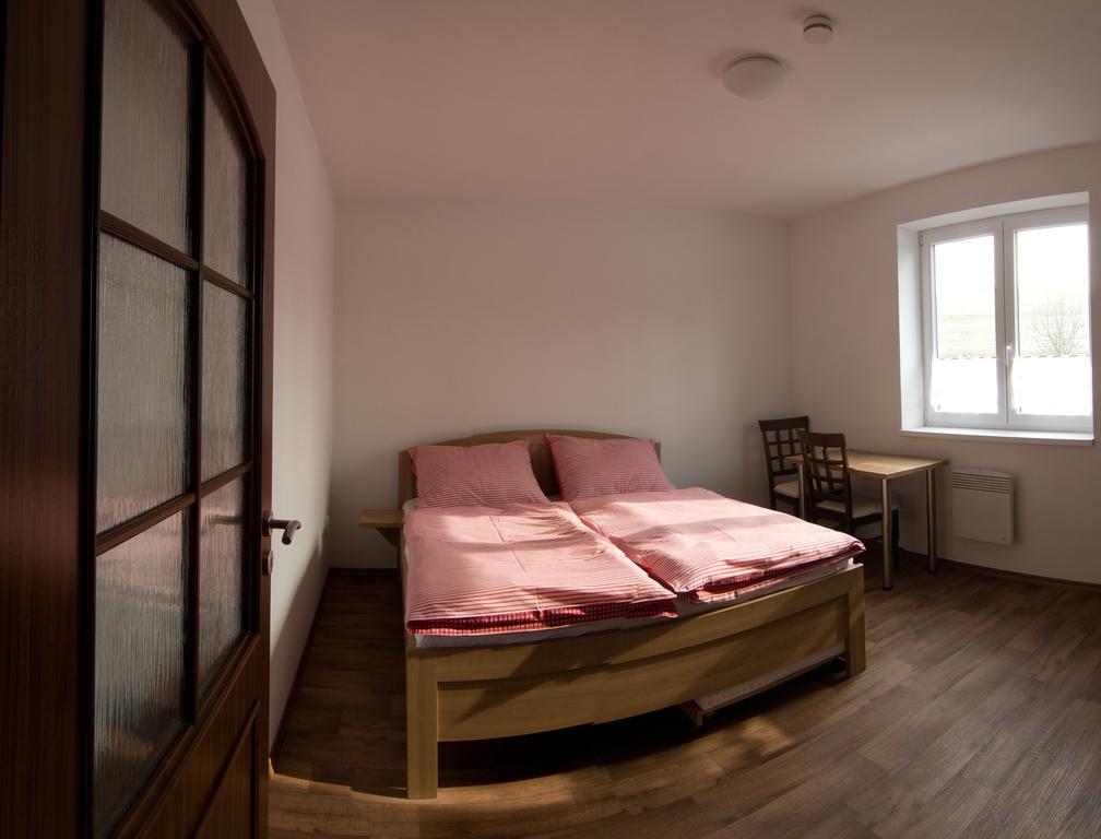 Hotel Penzion U Sklepu Hovorany Zewnętrze zdjęcie