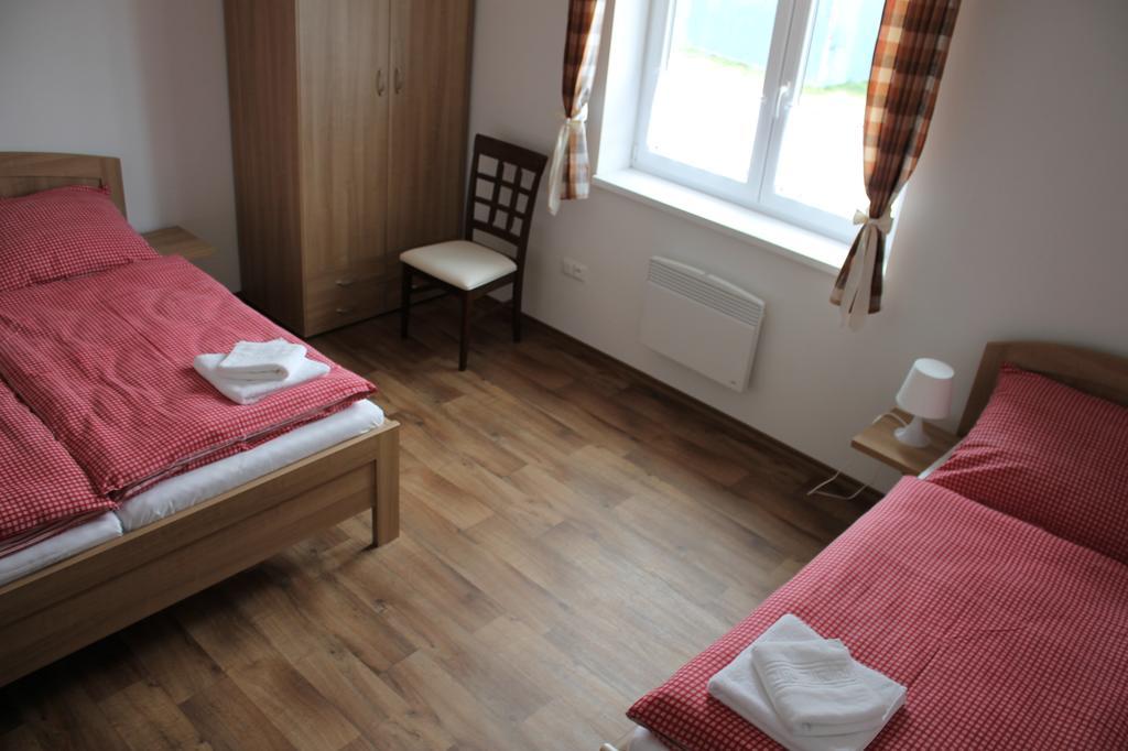 Hotel Penzion U Sklepu Hovorany Zewnętrze zdjęcie