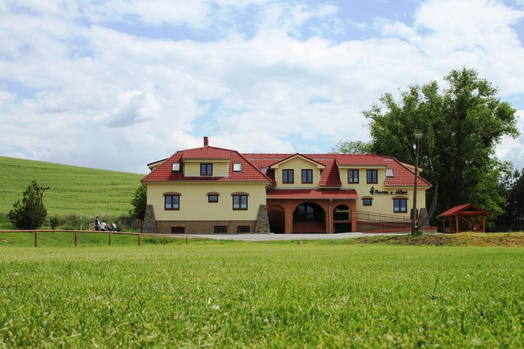 Hotel Penzion U Sklepu Hovorany Zewnętrze zdjęcie