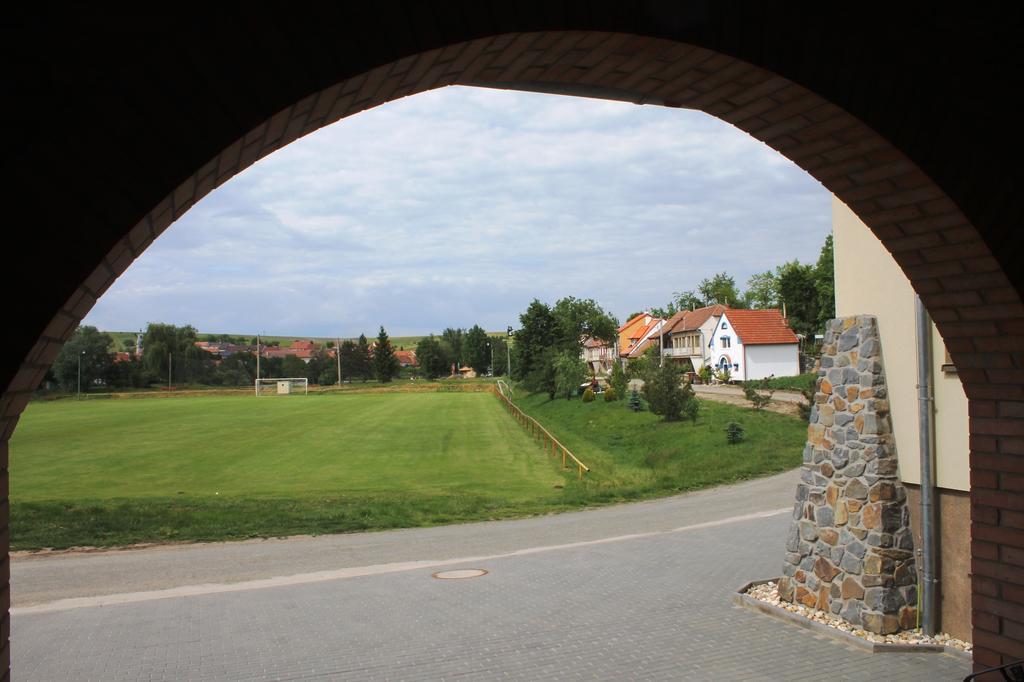 Hotel Penzion U Sklepu Hovorany Zewnętrze zdjęcie