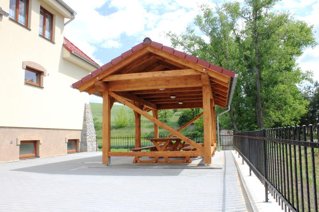 Hotel Penzion U Sklepu Hovorany Zewnętrze zdjęcie